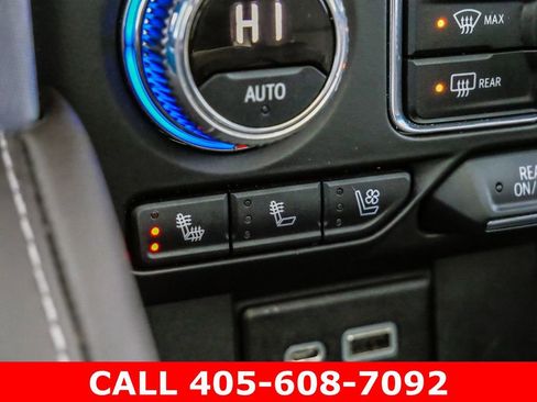 Used 2023 GMC Yukon SLT AWD/4WD image 34
