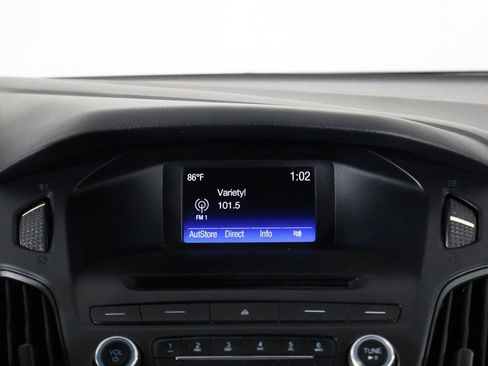 Used 2015 Ford Focus SE FWD image 25
