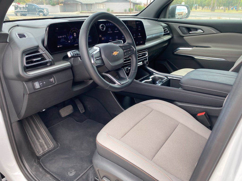 Used 2026 Chevrolet Traverse LT w/ Driver Confidence Package FWD image 7