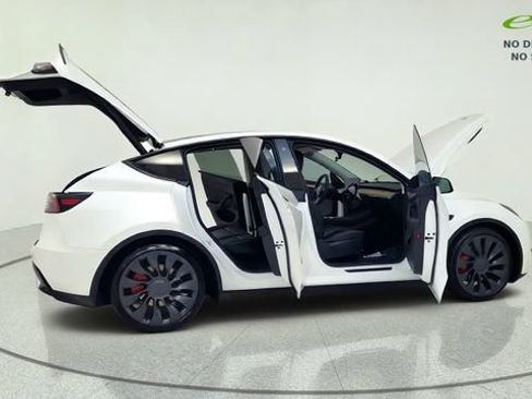 Used 2023 Tesla Model Y Performance AWD/4WD image 19