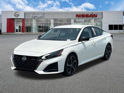 Used 2023 Nissan Altima 2.5 SR FWD image 3