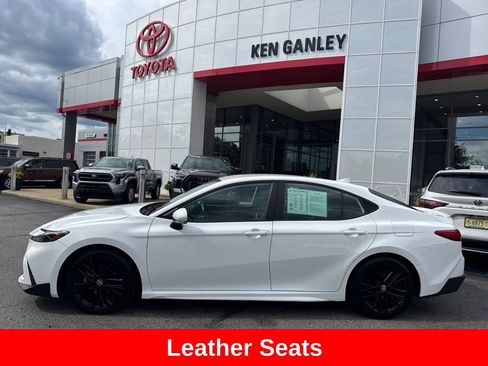 Used 2025 Toyota Camry SE FWD image 3