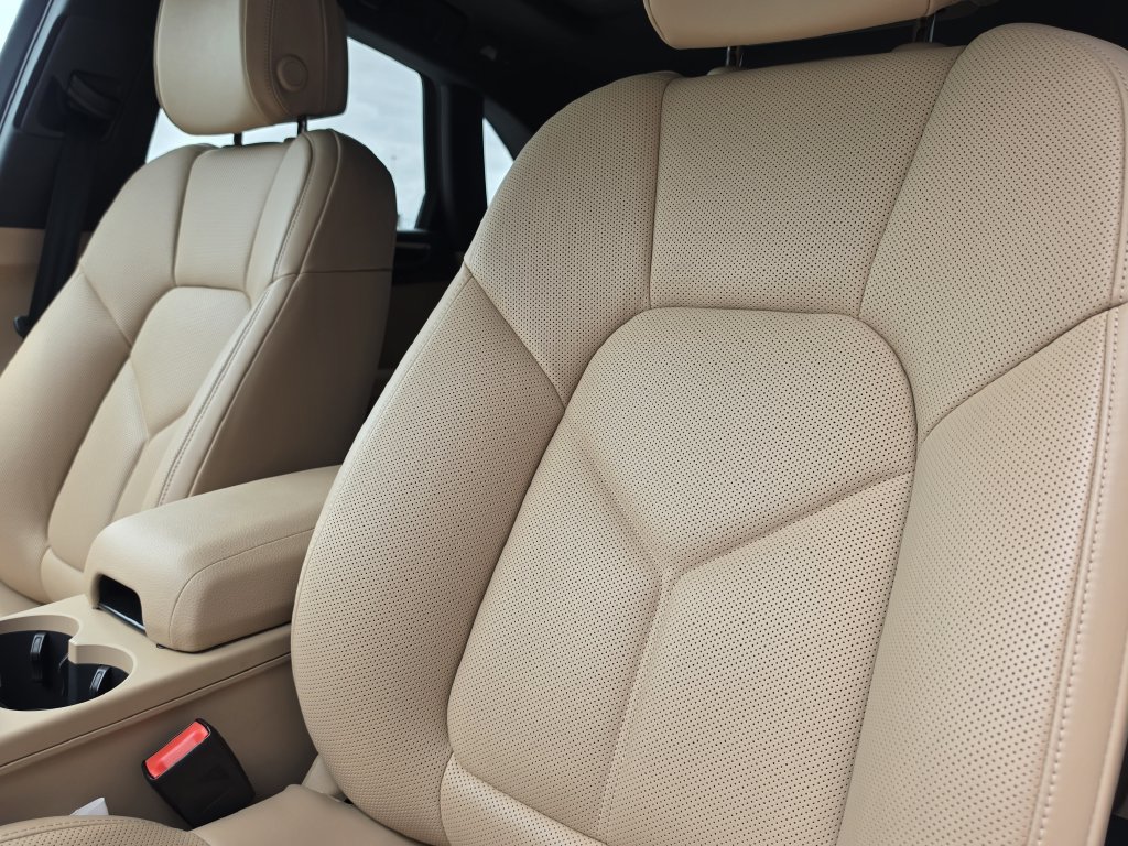 Certified 2026 Porsche Macan AWD/4WD image 13