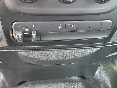 Used 2019 RAM 1500 Tradesman w/ Chrome Appearance Group RWD image 33