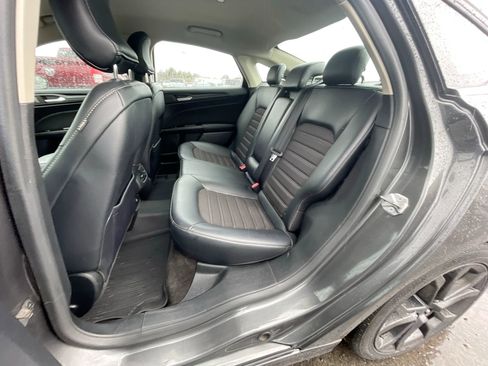 Used 2018 Ford Fusion SE w/ Equipment Group 201A image 6