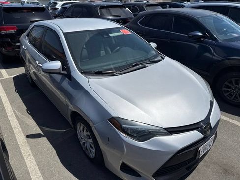 Used 2018 Toyota Corolla LE FWD image 1