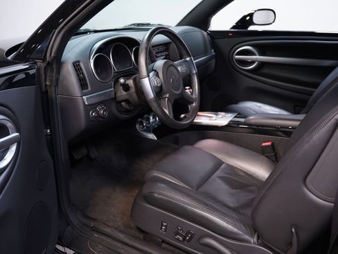 Used 2005 Chevrolet SSR w/ Preferred Equipment Group image 4
