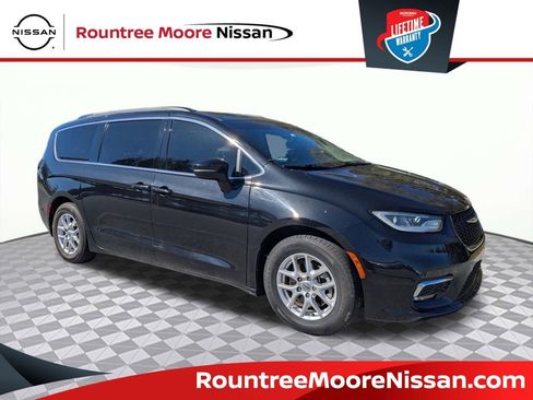 Used 2022 Chrysler Pacifica Touring-L image 1