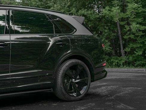 Used 2022 Bentley Bentayga AWD/4WD image 32