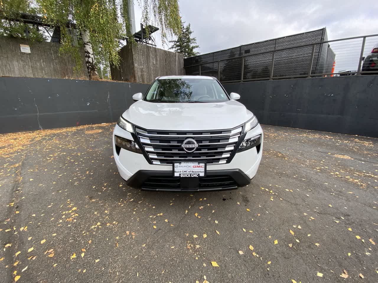 Used 2025 Nissan Rogue SV AWD/4WD image 9