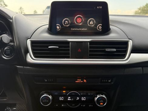 Used 2018 MAZDA MAZDA3 Touring FWD image 20