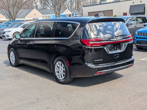 Used 2025 Chrysler Pacifica Select FWD image 5
