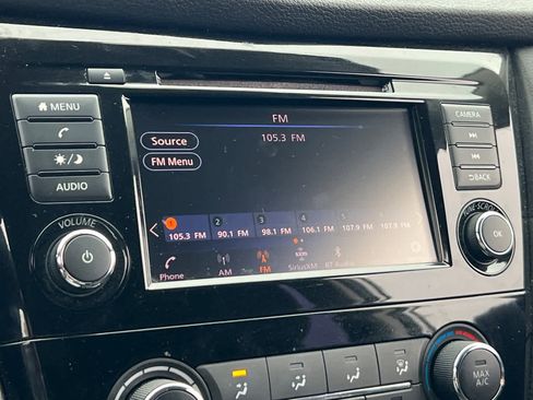 Used 2018 Nissan Rogue S image 19