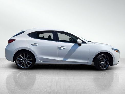Used 2018 MAZDA MAZDA3 Touring FWD image 3