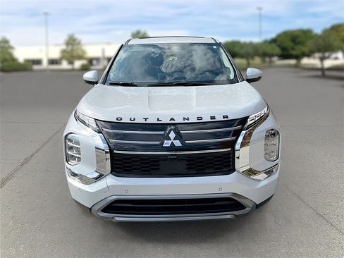 New 2025 Mitsubishi Outlander SE image 2