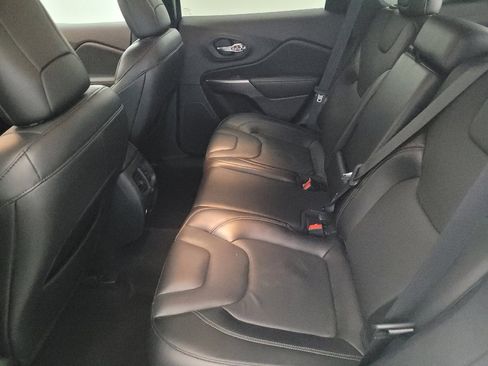 Used 2021 Jeep Cherokee Latitude Lux w/ Comfort/Convenience Group image 18