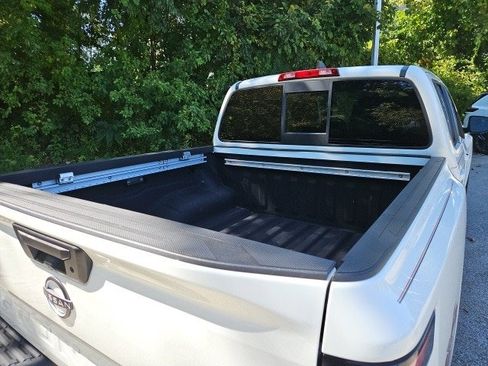 Used 2022 Nissan Frontier SV image 9