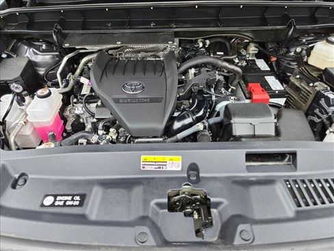 Used 2025 Toyota Highlander LE FWD image 21
