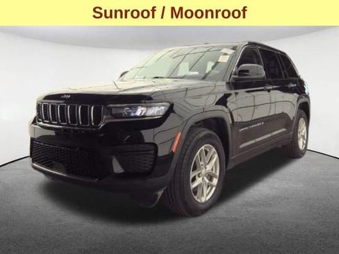 Used 2023 Jeep Grand Cherokee Laredo w/ Trailer Tow Prep Group (B) AWD/4WD image 4