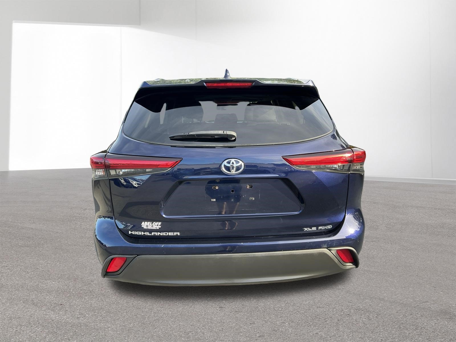 Used 2021 Toyota Highlander XLE AWD/4WD image 10