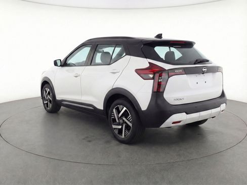 Used 2025 Nissan Kicks SV image 6