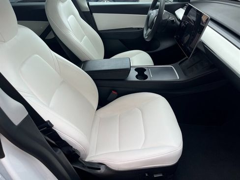 Used 2022 Tesla Model Y Long Range AWD/4WD image 13