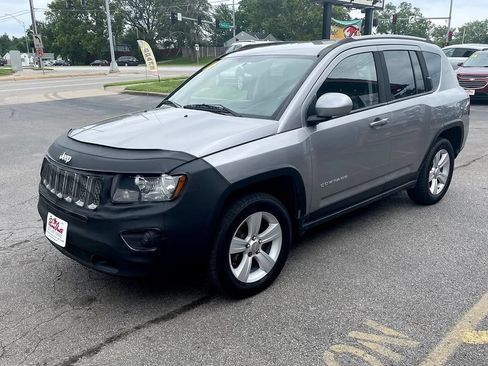 Used 2016 Jeep Compass Latitude AWD/4WD image 2