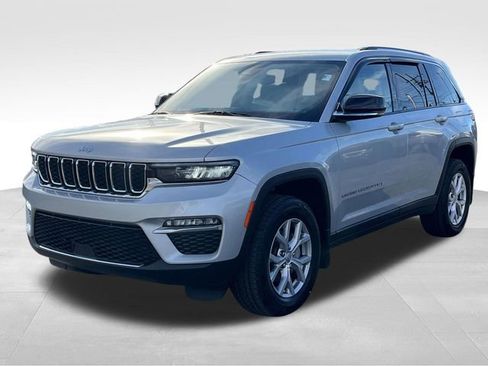 Used 2022 Jeep Grand Cherokee Limited w/ MOPAR Finishing Package image 3