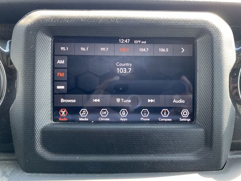 Used 2019 Jeep Wrangler Unlimited Sport image 23