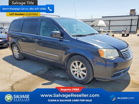 Used 2014 Chrysler Town & Country Touring FWD image 5