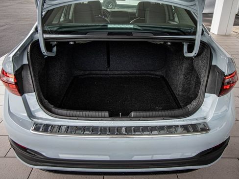 Used 2025 Volkswagen Jetta SE FWD image 16