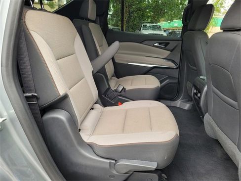Used 2025 Chevrolet Traverse LT image 25