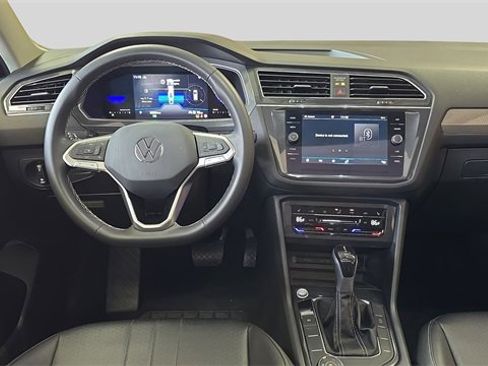Used 2022 Volkswagen Tiguan SE image 9