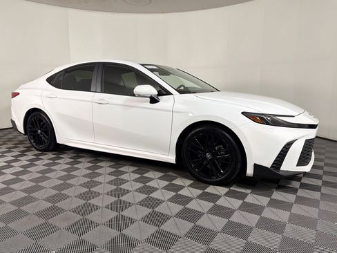 Used 2025 Toyota Camry SE w/ Multimedia Upgrade Package image 6