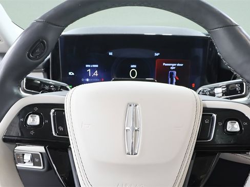 Used 2025 Lincoln Aviator Reserve w/ Equipment Group 201A image 12
