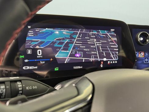 Used 2024 Chevrolet Equinox EV RS FWD image 20