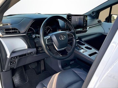 Used 2021 Toyota Sienna XSE image 17