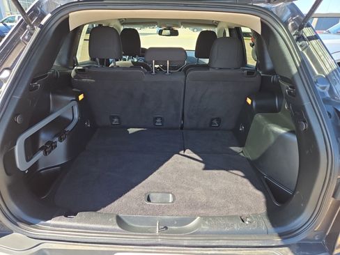 Used 2017 Jeep Cherokee Latitude FWD image 6