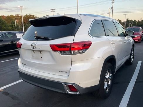 Used 2019 Toyota Highlander Limited FWD image 8