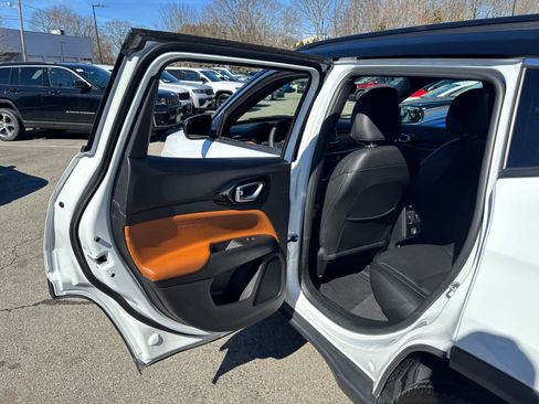 Used 2025 Jeep Compass Limited image 26