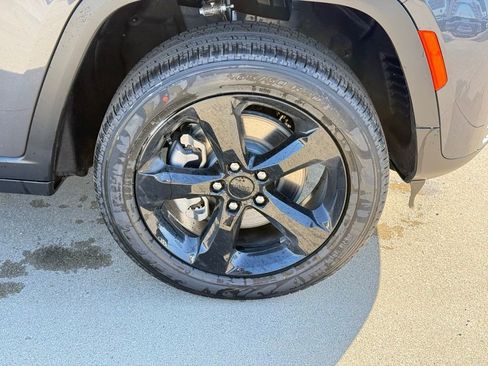 New 2026 Jeep Grand Cherokee L Limited AWD/4WD image 9