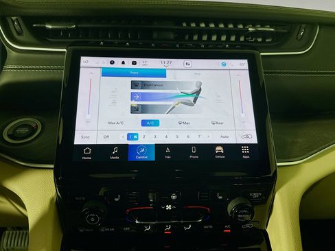 Used 2023 Jeep Grand Cherokee L Limited image 24