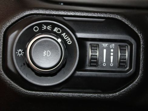 Used 2018 Jeep Wrangler Unlimited Sahara image 44