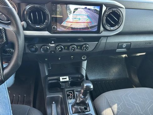 Used 2016 Toyota Tacoma TRD Sport w/ Towing Package AWD/4WD image 11
