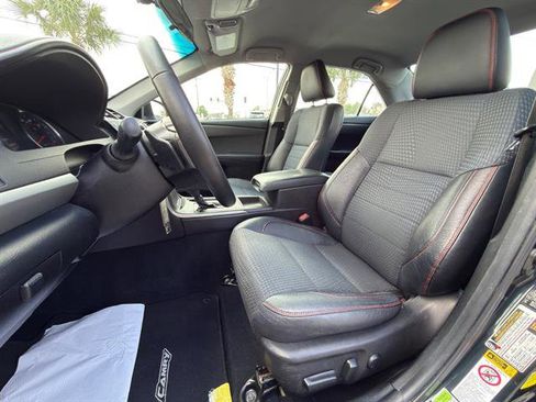 Used 2015 Toyota Camry SE image 11