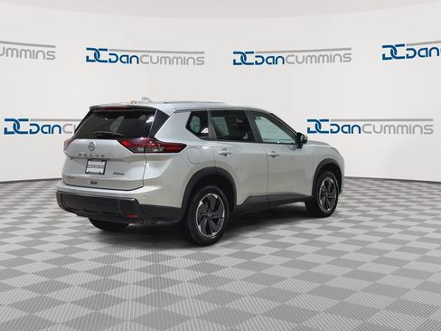 Used 2024 Nissan Rogue SV AWD/4WD image 9