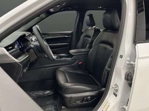 Used 2024 Jeep Grand Cherokee Limited w/ Trailer Tow Package image 4