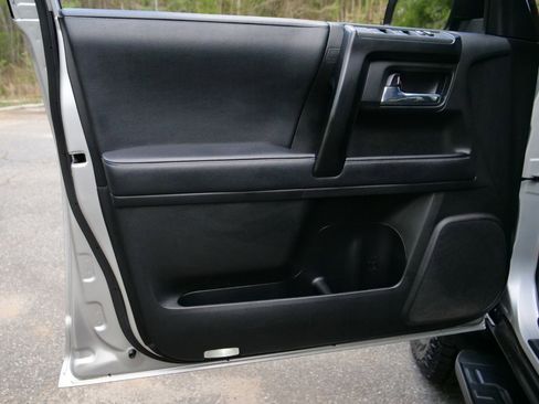 Used 2020 Toyota 4Runner SR5 Premium AWD/4WD image 20