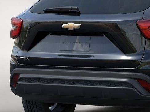 New 2026 Chevrolet Trax LS w/ LS Convenience Package FWD image 14