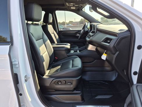 Used 2021 Chevrolet Tahoe Z71 w/ Luxury Package AWD/4WD image 21